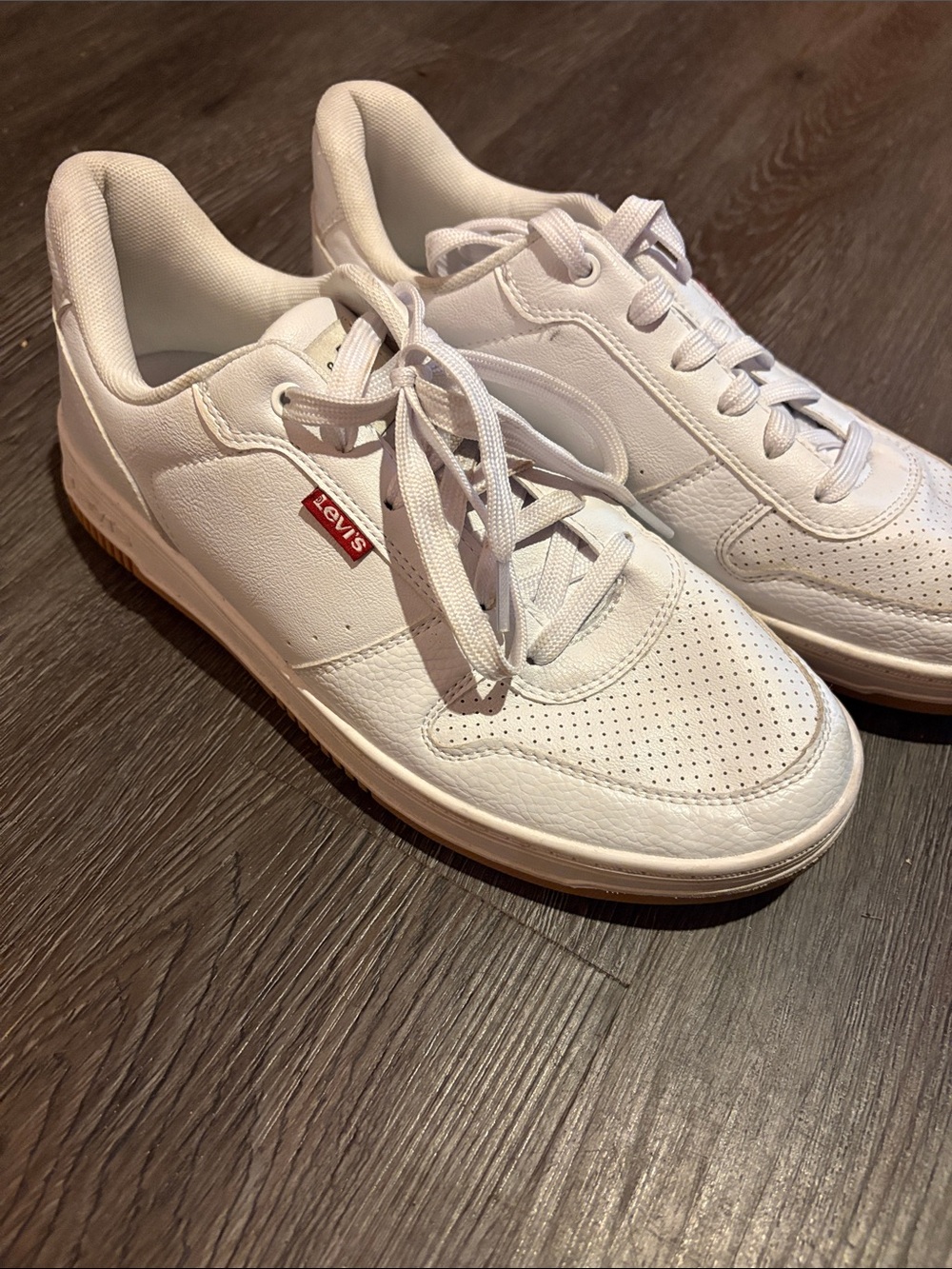 Levi's Men’s White Low-Top Sneakers with Red Tab